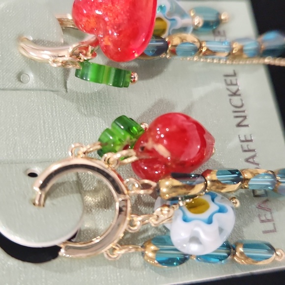 ❤️🔹️ATTERRI🔹️ Beautiful  Charm Heart Huggie Earrings - Picture 7 of 7